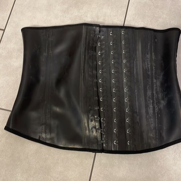 Ann Mitchell woman’s latex corset - Picture 2 of 13